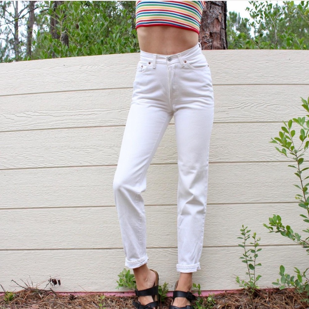 Vintage Levi’s white  high waisted women's button fly 501 Levis. Size 25